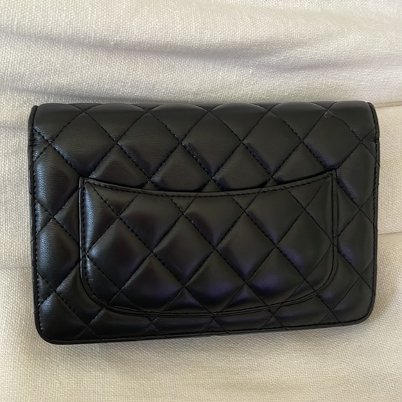 Chanel wallet on a chain - Picture 2 of 4